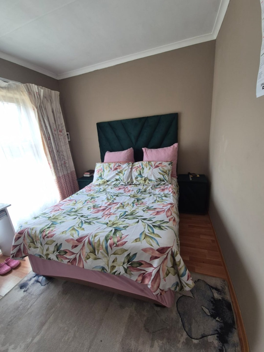 2 Bedroom Property for Sale in Overbaakens Eastern Cape